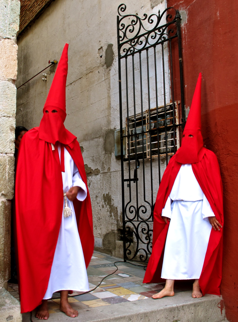 2 red hooded participants waiting.