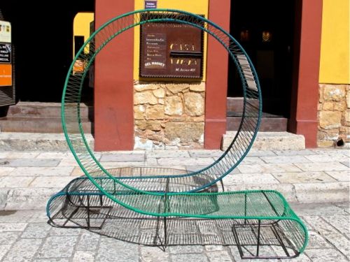 Circular double bench - metal and plastic.