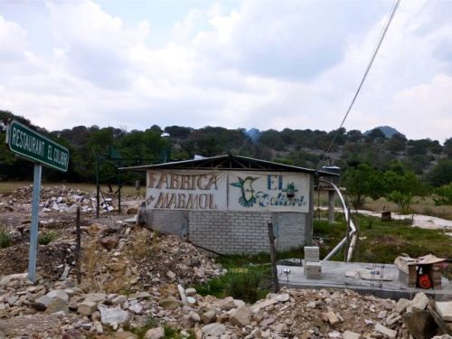 cement block building "Fabrica Marmol" "El Colibrí"