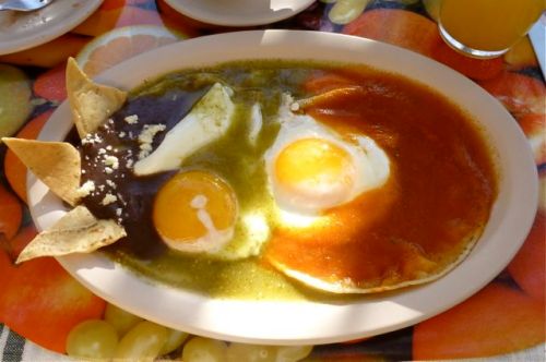 Plate of huevos divorciados