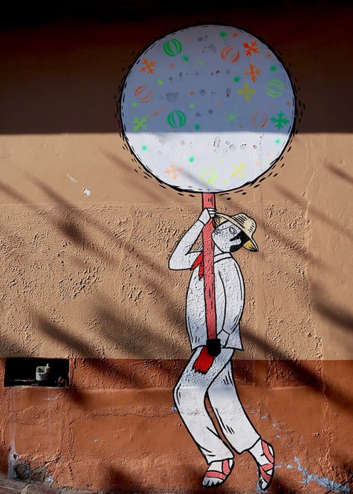 Image of male China Oaxaqueña dancer carrying a marmota.